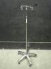 IV POLE ON ROLLING STAND