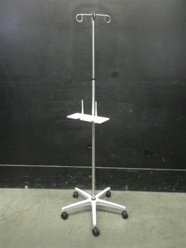 IV POLE ON ROLLING STAND