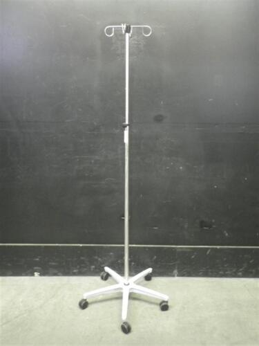IV POLE ON ROLLING STAND
