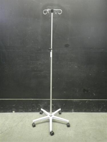 IV POLE ON ROLLING STAND