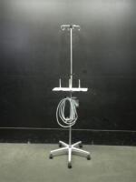 IV POLE ON ROLLING STAND