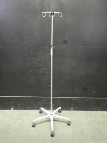 IV POLE ON ROLLING STAND
