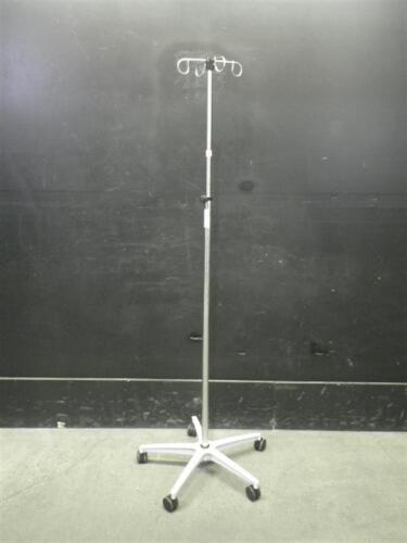 IV POLE ON ROLLING STAND