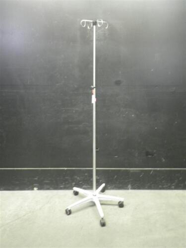 IV POLE ON ROLLING STAND