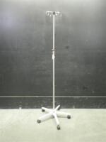 IV POLE ON ROLLING STAND