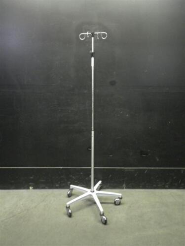 IV POLE ON ROLLING STAND