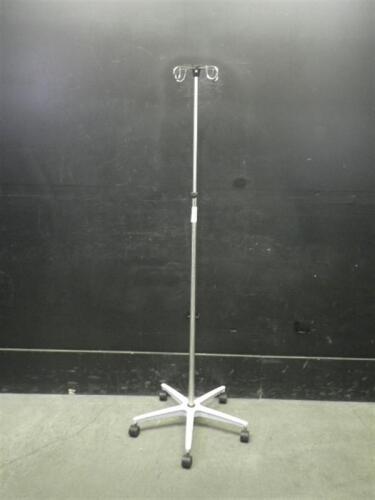 IV POLE ON ROLLING STAND