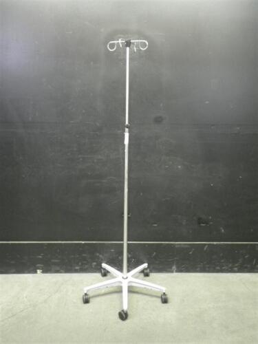 IV POLE ON ROLLING STAND