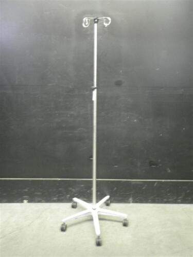 IV POLE ON ROLLING STAND
