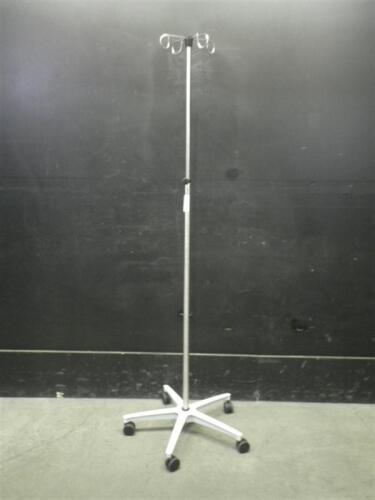 IV POLE ON ROLLING STAND