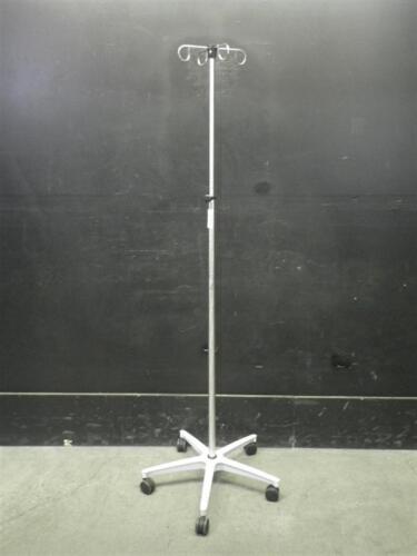 IV POLE ON ROLLING STAND
