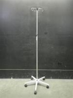 IV POLE ON ROLLING STAND