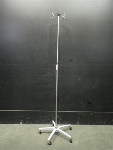 IV POLE ON ROLLING STAND