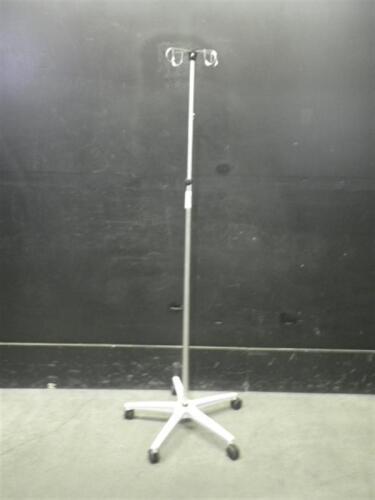 IV POLE ON ROLLING STAND