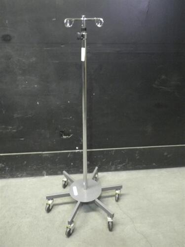 IV POLE ON ROLLING STAND
