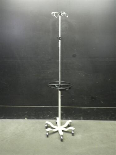 IV POLE ON ROLLING STAND