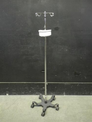 IV POLE ON ROLLING STAND