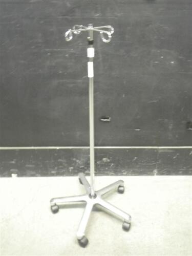 IV POLE ON ROLLING STAND