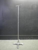 IV POLE ON ROLLING STAND