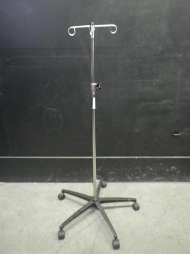 IV POLE ON ROLLING STAND