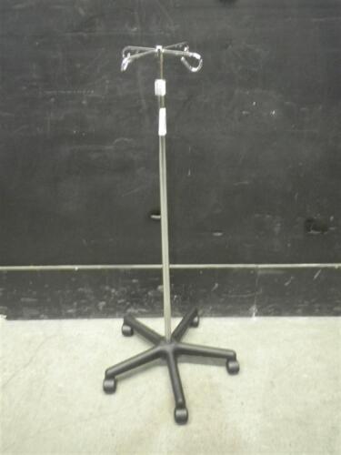 IV POLE ON ROLLING STAND