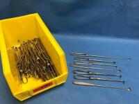 LOT OF CUSHING VEIN RETRACTORS FORMERLY LOT 8162