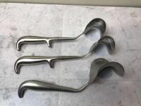 LOT OF ABDOMINAL RETRACTORS