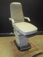 MIDMARK PODIATRY 417 POWER EXAM CHAIR WITH FOOTSWITCH