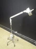 WELCH ALLYN EXAM LIGHT ON ROLLING STAND (DAMAGE)