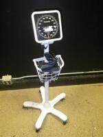 SPHYGMOMANOMETER ON ROLLING STAND