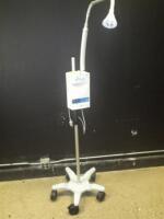 GIRAFFE SPOT PT LITE PHOTOTHERAPY SYSTEM ON ROLLING STAND