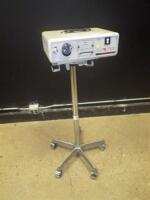 LUXTEC XENON SERIES 9000 LIGHT SOURCE ON ROLLING STAND