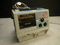 ZOLL M-SERIES BIPHASIC DEFIB WITH PACING, 3 LEAD ECG, SPO2, NIBP, ANALYZE ((DAMAGED))