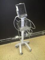 MINDRAY ACCUTORR 7 PATIENT MONITOR ON ROLLING STAND