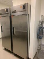 TRUE TR1F-1S STAINLESS STEEL SINGLE DOOR REFRIGERATOR ON CASTERS