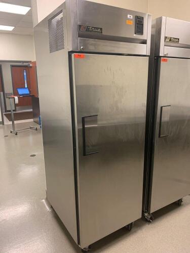 TRUE TR1F-1S STAINLESS STEEL SINGLE DOOR REFRIGERATOR ON CASTERS