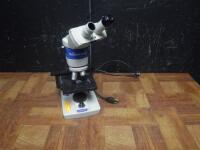 REICHERT-JUNG SERIES 150 MICROSCOPE WITH 1 10X EYEPIECE AND 4 OBJECTIVES: 10, 45, 100, 4