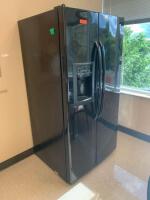 GENERAL ELECTRIC SIDE BY SIDE REFRIGERATOR WITH ICE AND WATER DISPENSER