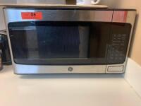 GENERAL ELECTRIC 950 WATT MICROWAVE