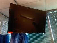 WESTINGHOUSE 40" TELEVISION (NO WALL MOUNT)