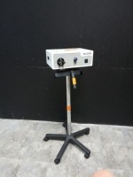 SUNOPTICS SURGICAL SOLARMAXX 300 LIGHT SOURCE ON ROLLING STAND