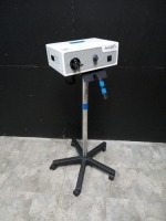 SUNOPTICS SURGICAL SOLARMAXX 300 LIGHT SOURCE ON ROLLING STAND