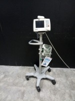 EDWARD LIFESCIENCES VIGILEO PATIENT MONITOR ON ROLLING STAND