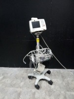 EDWARD LIFESCIENCES VIGILEO PATIENT MONITOR ON ROLLING STAND