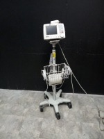 EDWARD LIFESCIENCES VIGILEO PATIENT MONITOR ON ROLLING STAND