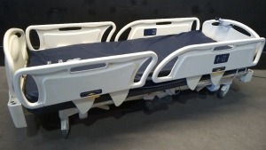 STRYKER FL28C HOSPITAL BED WITH HEAD AND FOOT BOARDS (SCALE)