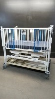 HARD ELECTRIC INFANT CRIB