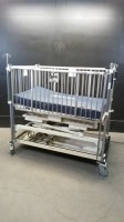 HARD ELECTRIC INFANT CRIB