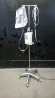 VAPOTHERM 2000I HIGH FLOW THERAPY UNIT ON ROLLING STAND