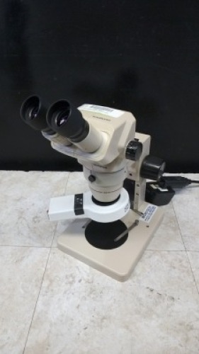 OLYMPUS SZ-ST LAB MICROSCOPE WITH 2 EYEPIECES (GSWH10X/22) AND SZ40 BOTTOM LENS